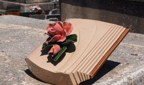 Vente de plaque funéraire personnalisable en altuglas à Orgelet